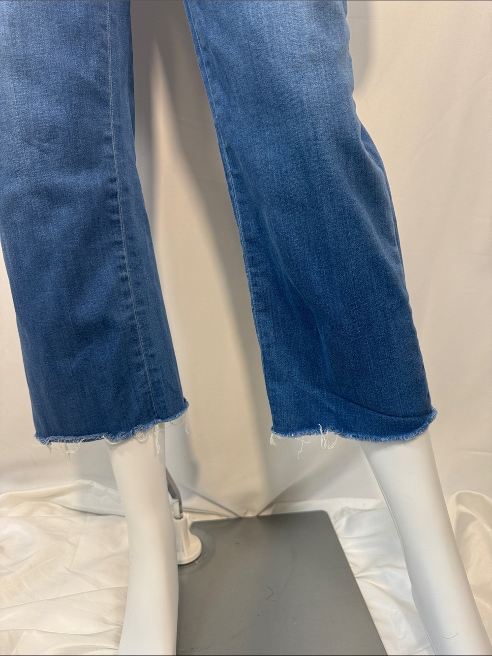 Frank & Eileen Kinsale High Rise Performance Denim Crop Pants Size 6 Raw Hem 25” - Picture 7 of 12